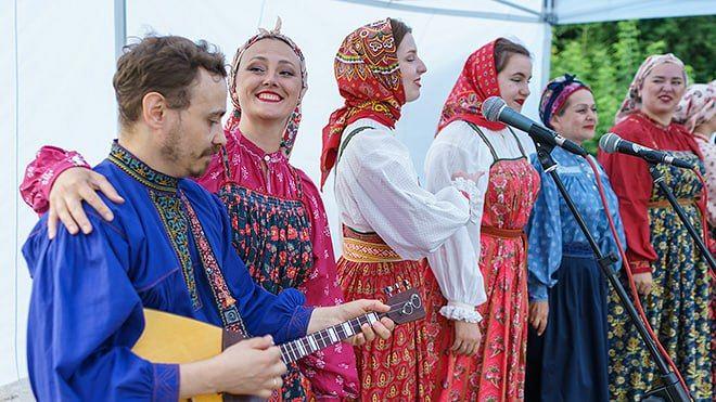 День семьи, любви и верности с «Разноцветьем»