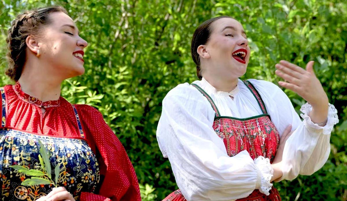 «Эх, полюбила издалёка».