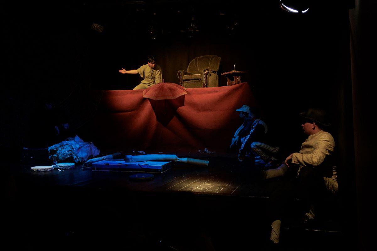 Спектакль «Паразиты» театра-студии «Ложа».