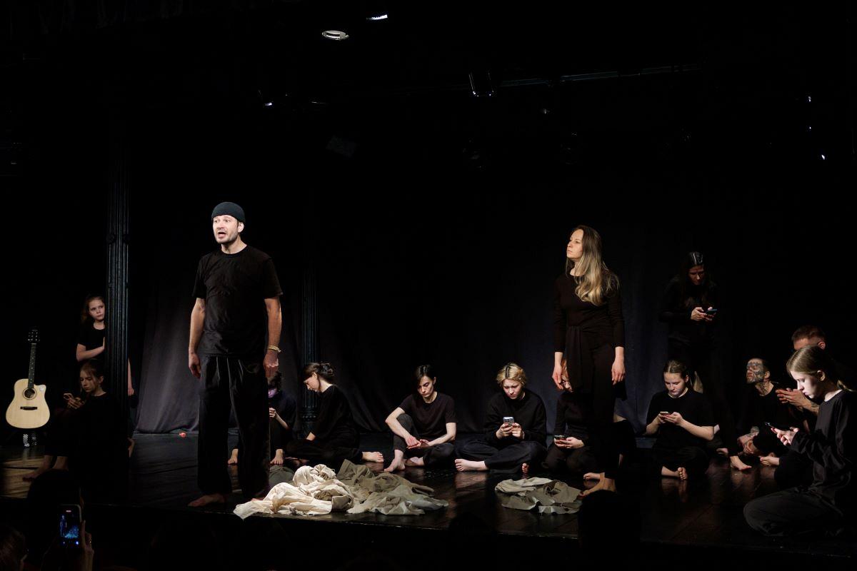 Спектакль театра «Лес» - « В сети».