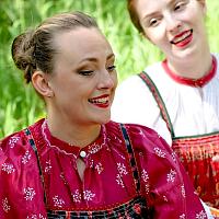 «Эх, полюбила издалёка».