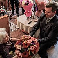 Ветерана Татьяну Фёдоровну Кронцеву поздравили артисты МТФ 