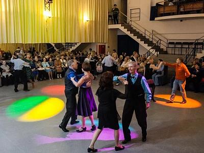 В Доме культуры «Маяк» прошел танцевальный вечер с муниципальным джаз-оркестром «ТГУ-62» под управлением Аркадия Ратнера.