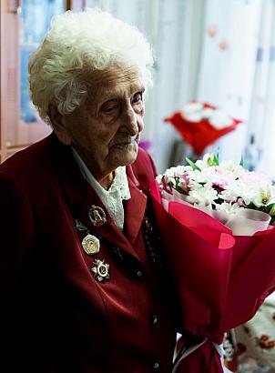 Со 100-летним юбилеем Н.А.Зубову поздравили артисты МТФ 