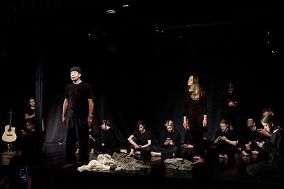 Спектакль театра «Лес» - « В сети».