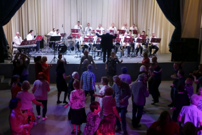 Танцевальный вечер с Джаз‑оркестром «ТГУ‑62» состоялся в ДК «Маяк»