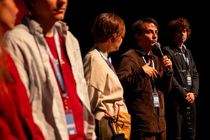 Томские режиссеры провели премьеру докфильма о театре «Индиго» на крымском фестивале.