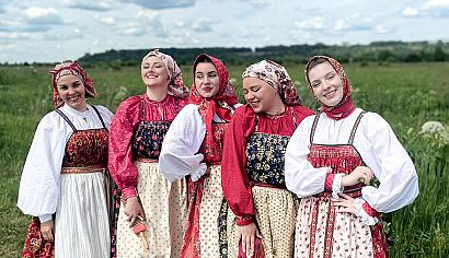 В начале июля на левобережье р.Томь завершился очередной творческий сезон театра фольклора «Разноцветье»