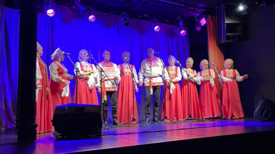 Вокальный ансамбль «Колорит» выступил с концертом, посвященном дню России